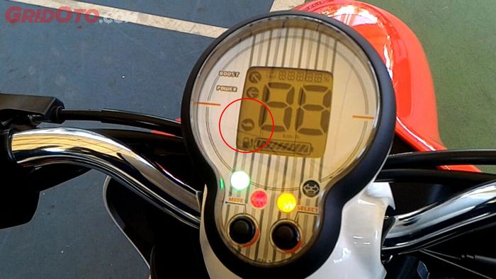 Logo kura-kura di indikator Yamaha E-Vino  muncul jika kapasitas baterai kurang dari 30%