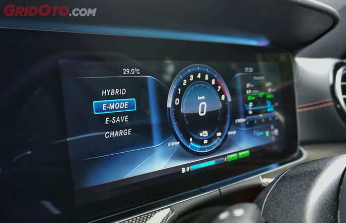 Pilih mode berkendara E-MODE