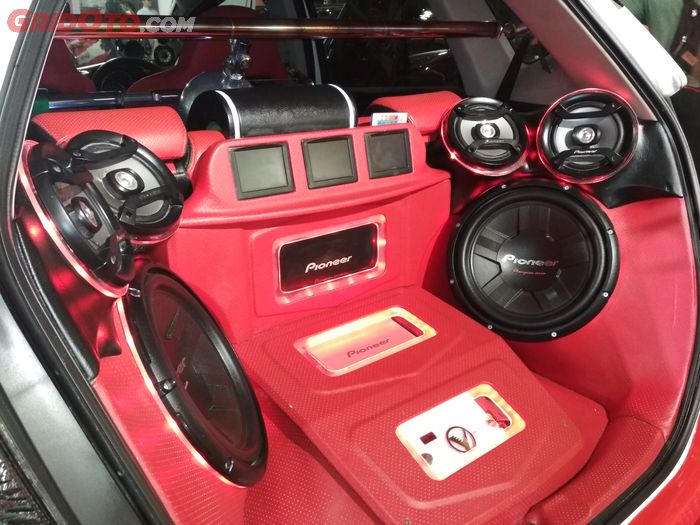 audio Honda Jazz RS milik Steven