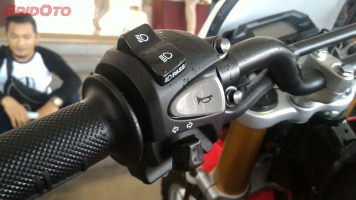 Saklar lampu dim Honda CRF150L