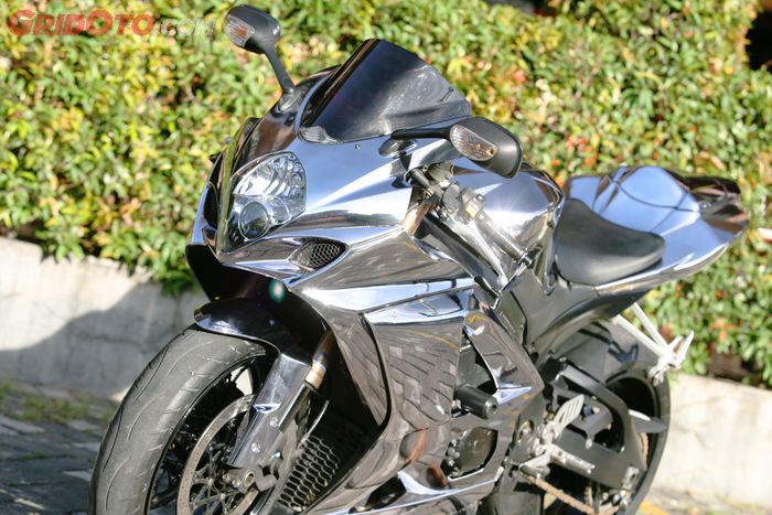 Suzuki GSX-R1000 Black Chroome DOS Custom