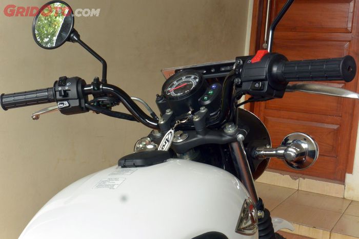 Gagah ya? W175 pakai setang RX-King dan tetap terlihat seperti bawaan pabrik