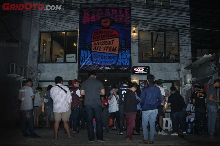 Reunion Midnight Sale Schooter House Djakarta