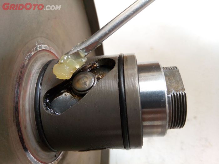 Gemuk atau grease CVT enggak bisa digunakan selamanya, segini usia pemakaiannya 