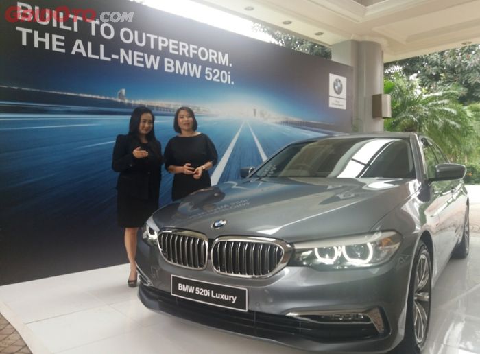 Jodie Otania (kanan) selaku Vice President Corporate Communications BMW Group Indonesia dan Karen Li