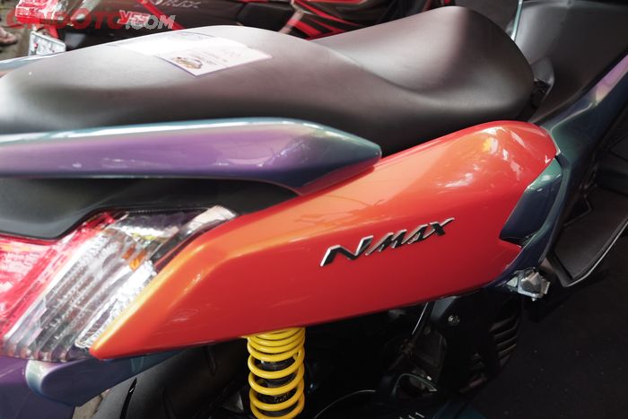 Yamaha NMAX 2017 milik Randi di Customaxi seri Semarang, tampil kalem dengan cat bunglon.