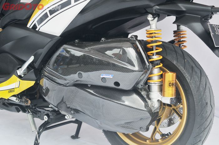 Suspensi mahal dan carbon part di Yamaha XMAX 