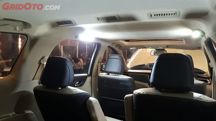 AC double blower posisinya ada di pilar C, karena di depan ada sun roof