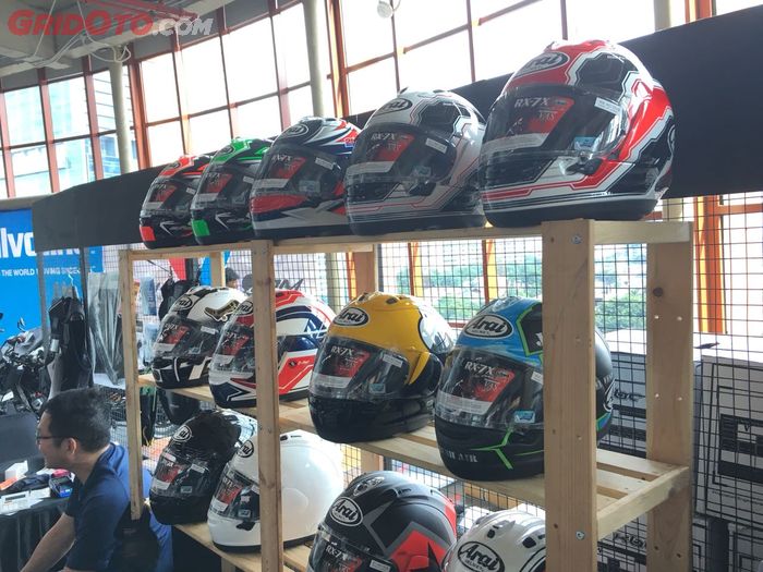 Display helm Arai di event Jakarta Helmet Exhibition