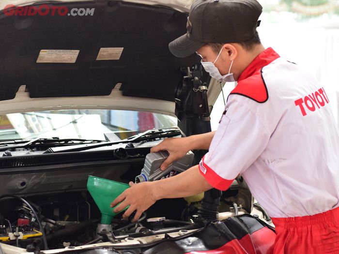 Cukup Duit Segini Untuk Ganti Oli Mesin Kijang Innova Di Bengkel Resmi Semua Halaman Gridoto 