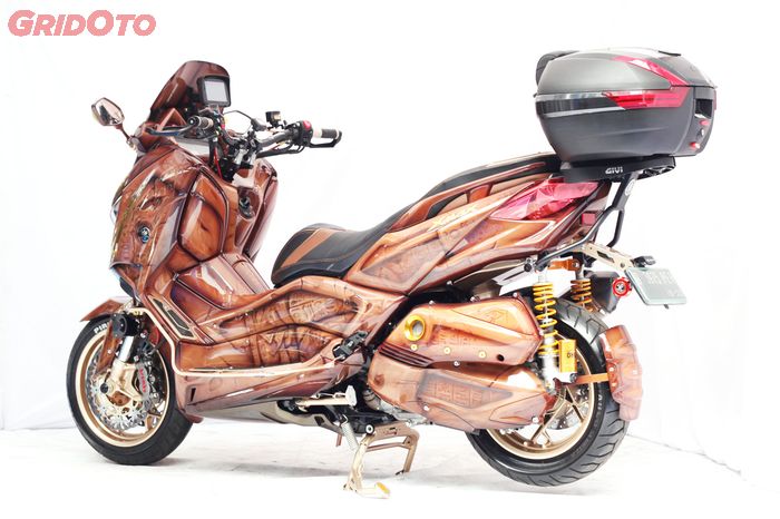 Yamaha XMAX Tema Pharaoh DNE Motowork