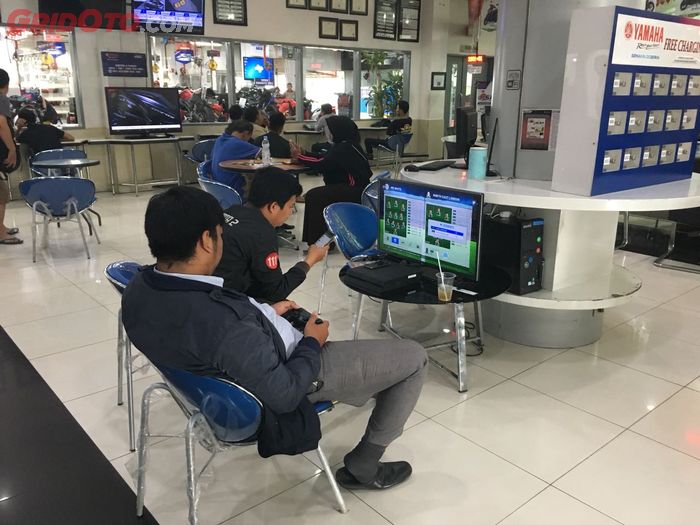 Salah satu fasilitas yang ada di ruang tunggu Yamaha FSS Jakarta