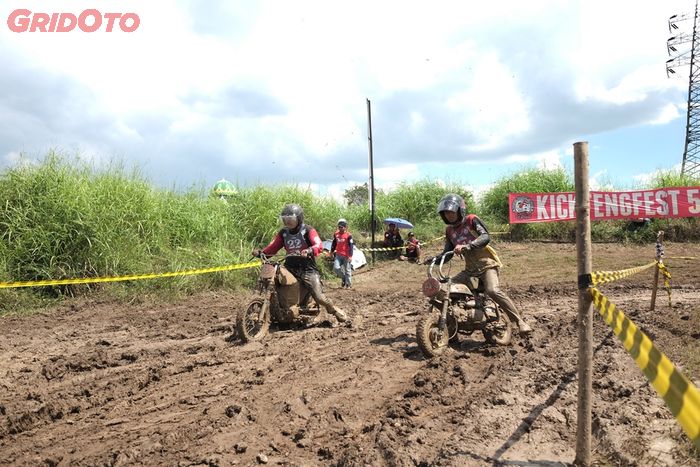 Saling salip antar motor minion di Kicktengfest #5