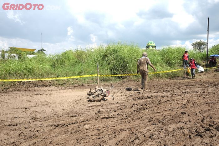 Ada yang ngambek gara-gara minion-nya ambruk