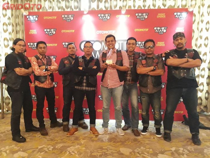 BBMC Jakarta Chapter menerima predikat Community of The Year pada Otomotif Award 2018