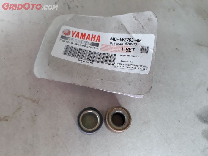 Perbandingan roller Yamaha Xeon (kiri) dan Yamaha NMAX (kanan)