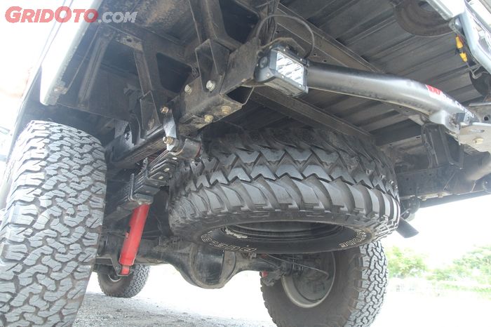 Suspensi pakai liftkit dari Pedders
