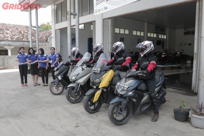 Keberangkatan rider dilepas staf Diler Yamaha Thamrin Brothers Baturaja 2