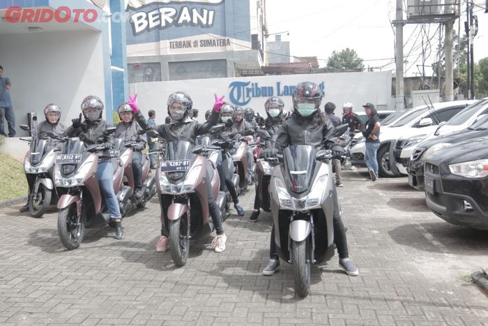 MAXI Ladies pengendara Yamaha Lexi di kantor Tribun Lampung