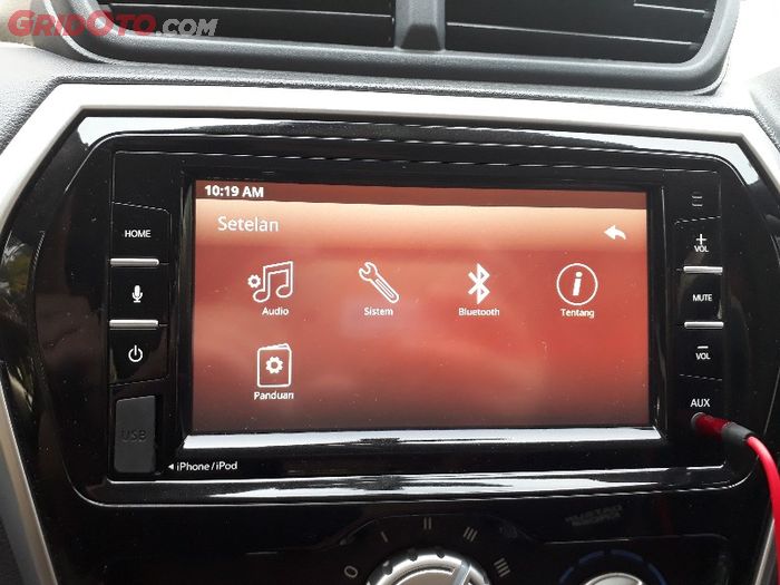 Bluetooth di Datsun Cross bisa dimanfaatkan saat perjalanan liburan