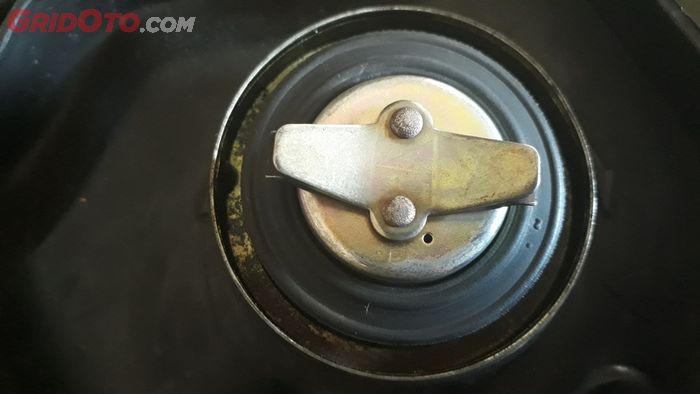 Lubang Tutup Tangki Yang Tersumbat