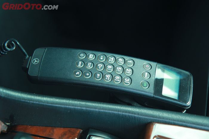 Masih berfungsi, telpon mobil ini opsional standarnya Mercy lho!