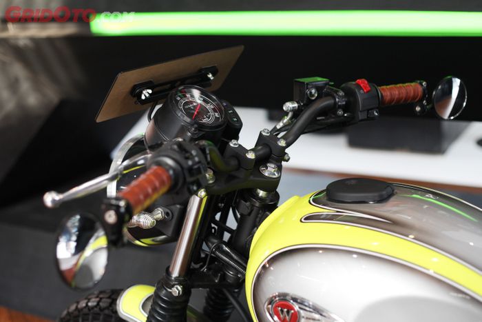 Kawasaki W175 Flat Tracker Yellow Lime