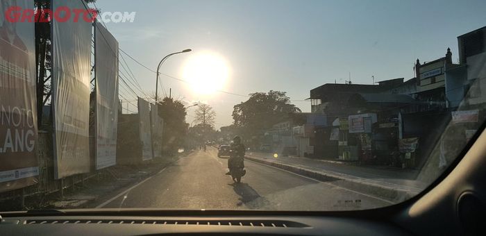 Matahari terbenam di kota Malang