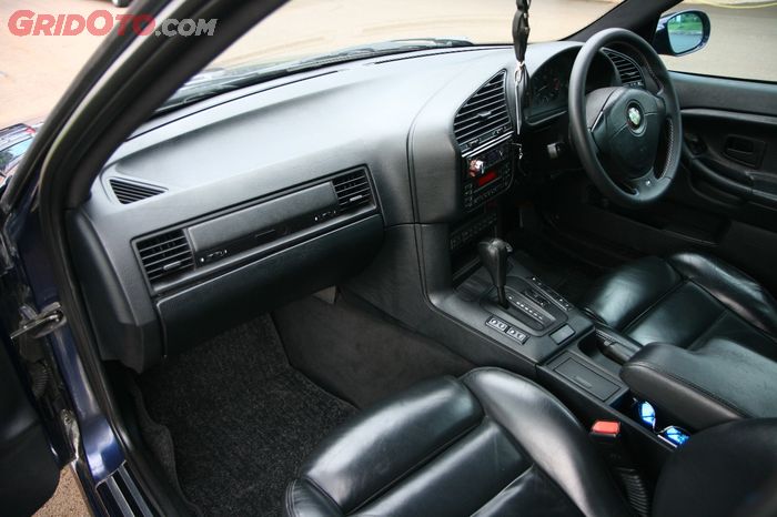 Interior hanya penambahan beberapa aksesori orisinal BMW juga