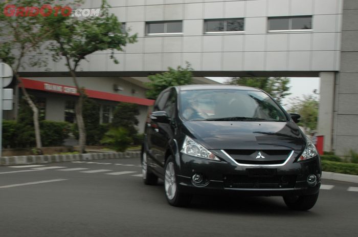 Mitsubishi Grandis hadir pertama kali di Indonesia pada 2005
