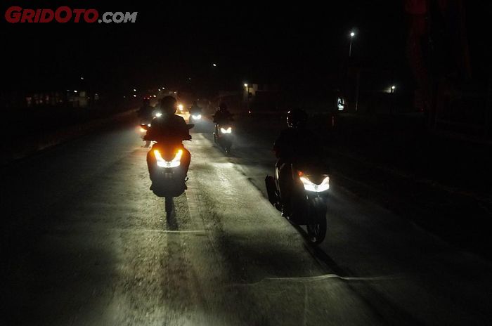 Performa Lampu LED  Yamaha Lexi dirasa lebih dari cukup untuk perjalanan malam