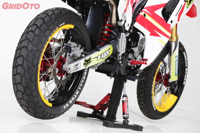 Honda CRF250 Rally Supermoto Bertema FOX CAOS Custom Bike