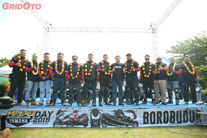 Rider MAXI YAMAHA Tour de Indonesia di Candi Borobudur