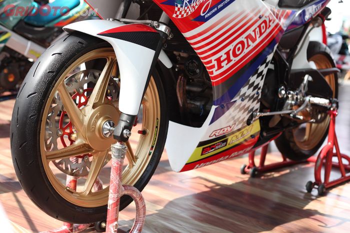 Honda CBR150R Bergaya Balap Andra Moto Shop