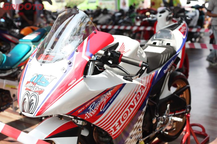 Honda CBR150R Bergaya Balap Andra Moto Shop