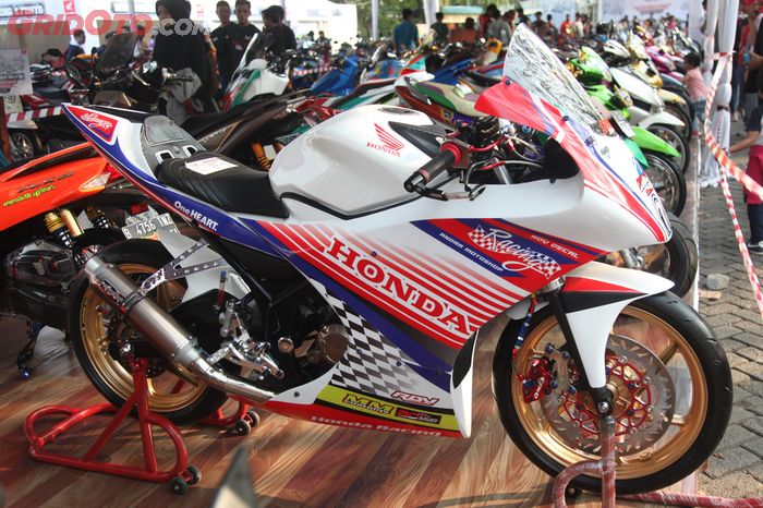 Honda CBR150R Bergaya Balap Andra Moto Shop