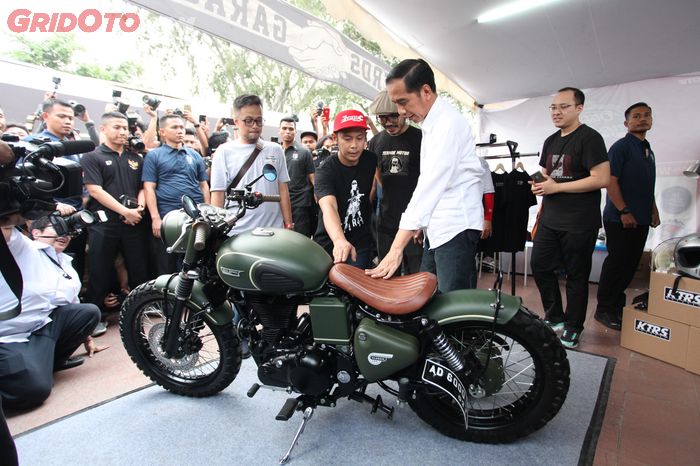 Presiden Joko Widodo Tengok Custom Bike Bobber Milik Anaknya