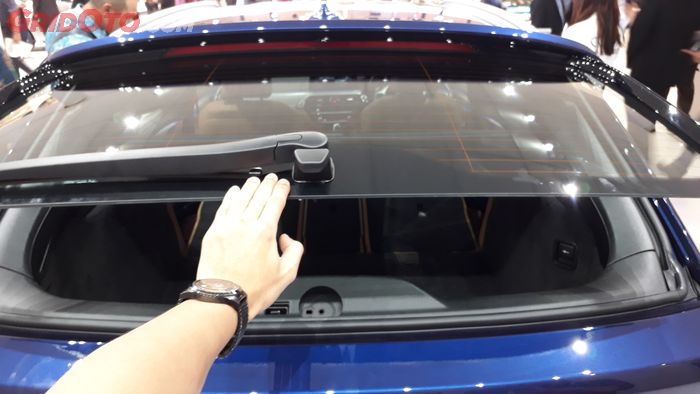 Akses Kaca Jendela Belakang untuk Bagasi BMW 5 Series Touring