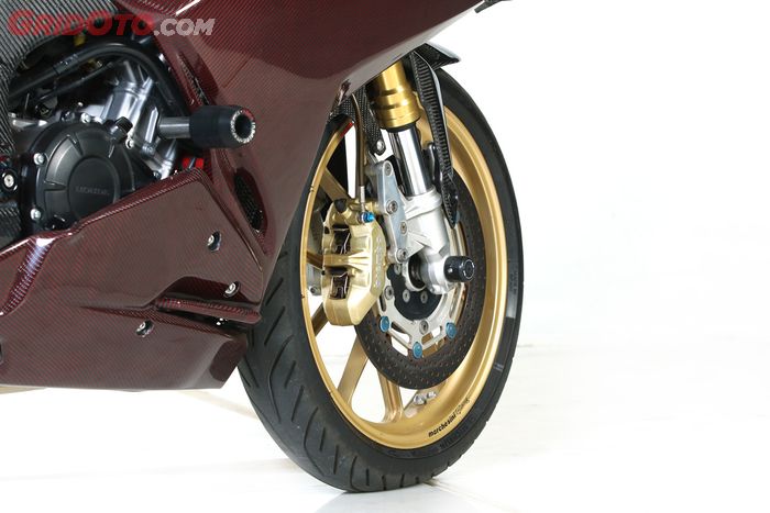 Modifikasi Honda CBR250RR Red Bloody Carbon Layz Motor