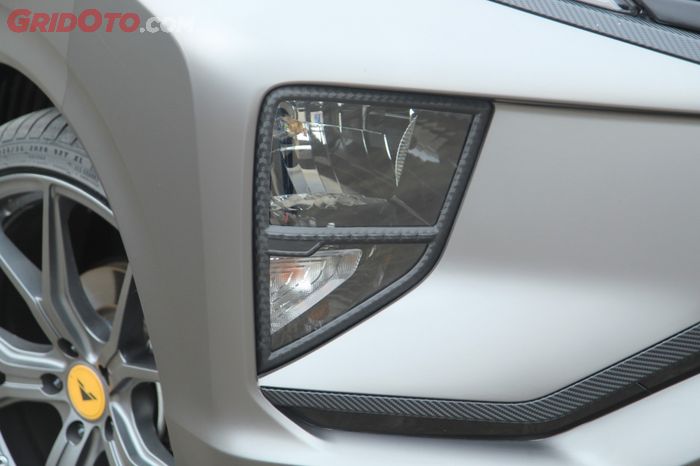 Garnis lampu pun dilapis stiker karbon