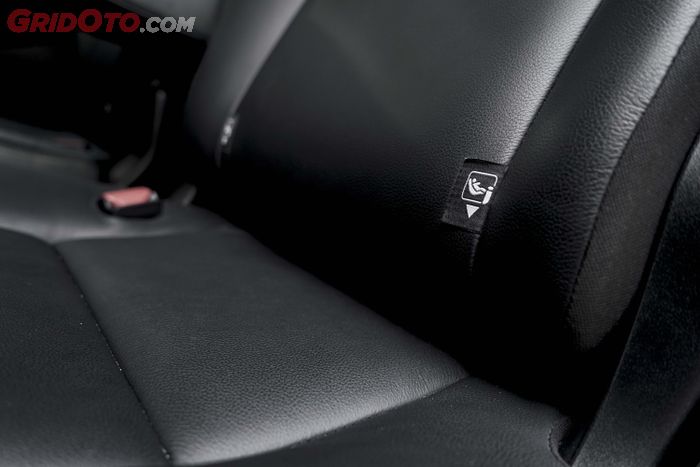 Dengan hadirnya fitur ISOFIX ini child seat bisa dipasang di mobil dengan cepat dan aman.