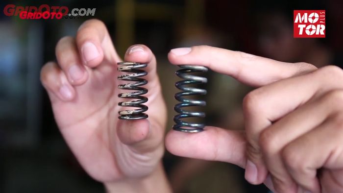 Ilustrasi perbandingan antara per kopling racing dan harian