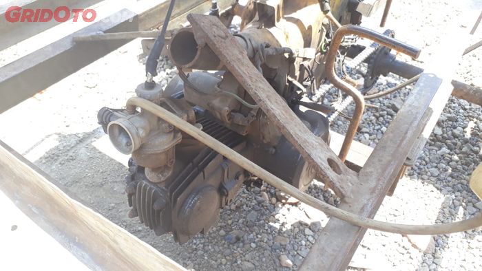 Mesin Honda Astrea series yang terlihat standar-standar saja