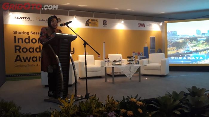 Tri Rismaharini, Walikota Surabaya saat memberi sambutan di IRSA 2018