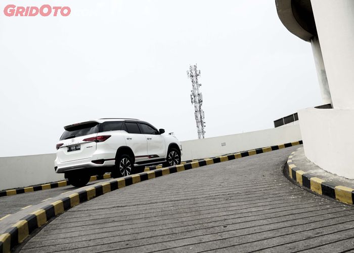 Toyota membekali Hill Start Assist sebagai fitur standar pada beberapa produknya