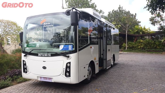 Bus listrik BYD C6