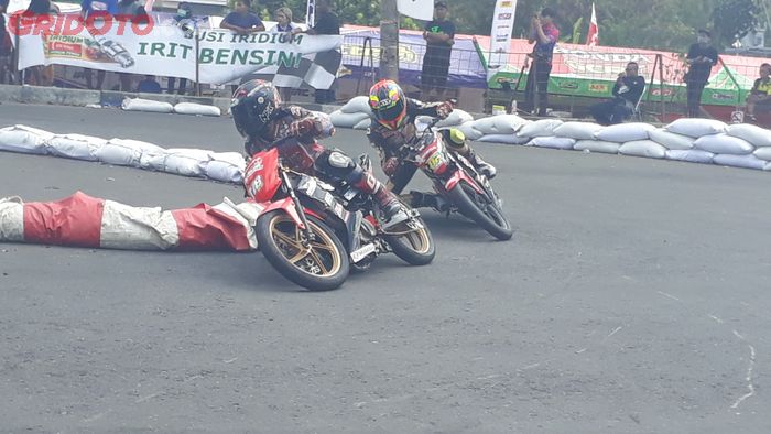 Persaingan ketat di race kelas bebek 150cc