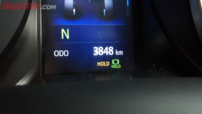 Indikator Auto Hold Brake yang Aktif di Layar MID Toyota C-HR