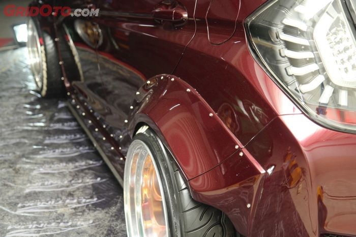 Over fender ala Rocketbunny, harus sobek fender