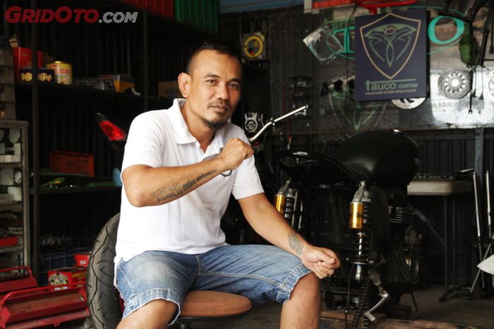 Bengkel Custom Motor Ini Konsisten Pakai Plat Galvanis  
